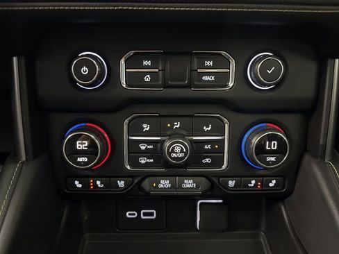 Certified 2021 Chevrolet Suburban Premier w/ Premium Package image 44