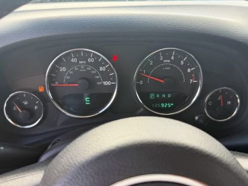 Used 2016 Jeep Wrangler Unlimited Sahara w/ Connectivity Group AWD/4WD image 20