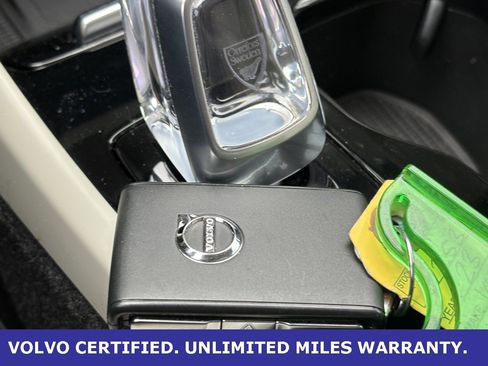 Certified 2023 Volvo XC40 B5 Ultimate w/ Protection Package Premier image 37