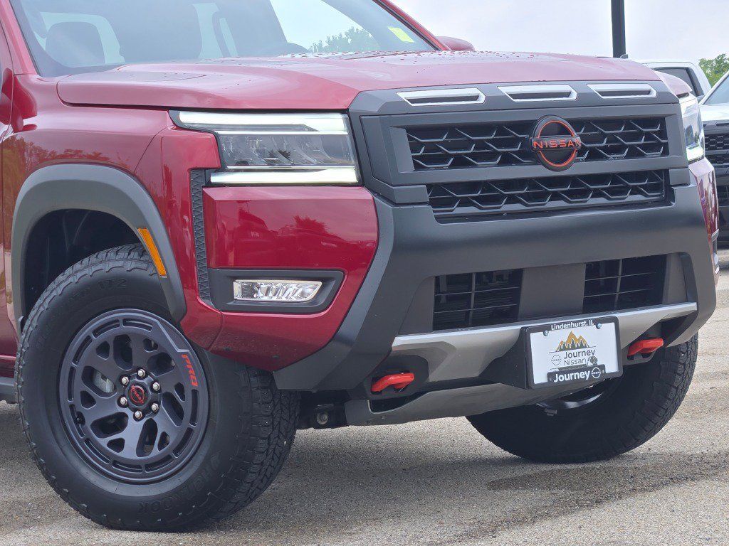 Used 2025 Nissan Frontier PRO-4X AWD/4WD image 2