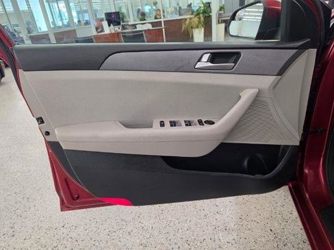 Used 2015 Hyundai Sonata SE FWD image 23