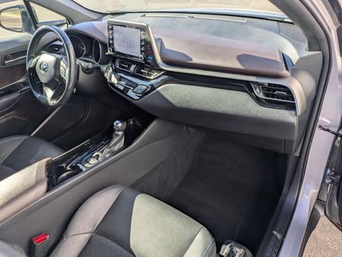 Used 2019 Toyota C-HR Limited FWD image 33