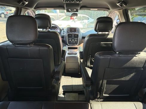 Used 2018 Dodge Grand Caravan SXT FWD image 17