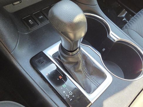 Used 2019 Toyota Highlander LE FWD image 26