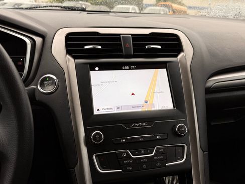 Used 2019 Ford Fusion SE FWD image 31