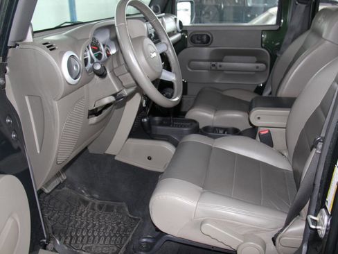 Used 2010 Jeep Wrangler Unlimited Sahara w/ Mopar Chrome Edition Group AWD/4WD image 18