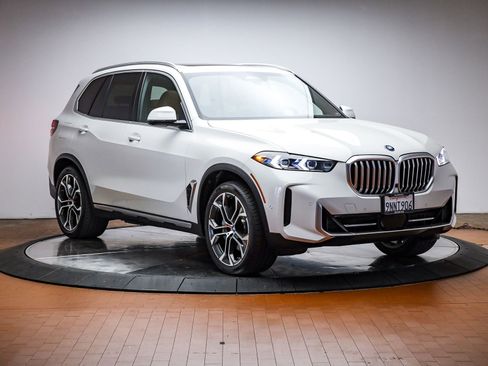 Certified 2025 BMW X5 xDrive50e w/ Executive Package AWD/4WD image 6