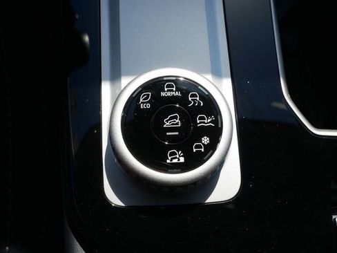 Used 2025 Mitsubishi Outlander SE AWD/4WD image 24