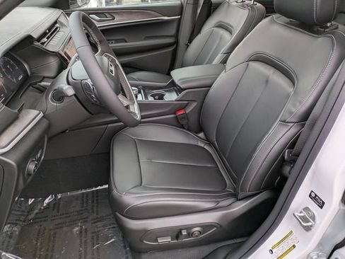 New 2026 Jeep Grand Cherokee Limited AWD/4WD image 11