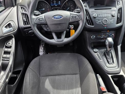 Used 2015 Ford Focus SE FWD image 21