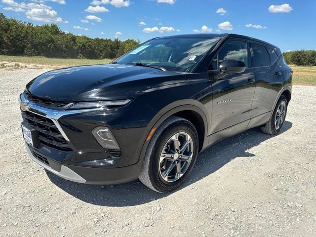 Used 2025 Chevrolet Blazer LT FWD image 1