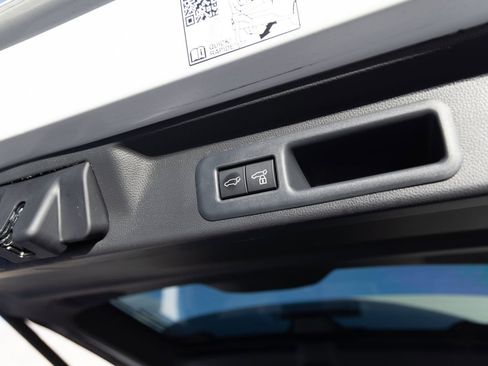 Used 2025 Toyota Sequoia Platinum image 29