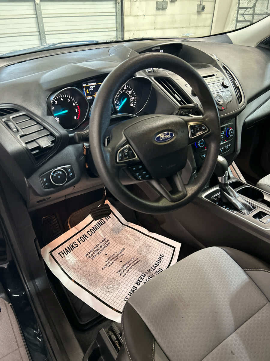 Used 2017 Ford Escape SE w/ SE Cold Weather Package AWD/4WD image 9