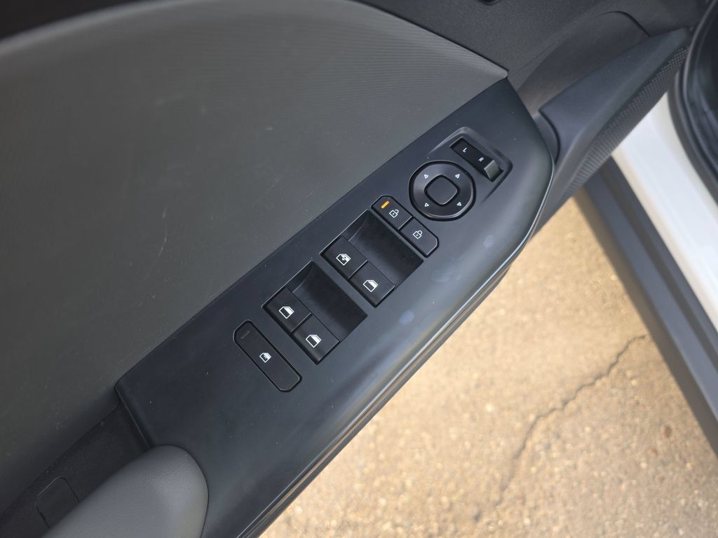 Used 2025 Kia K4 FWD image 11