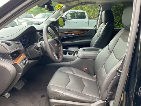 Used 2020 Cadillac Escalade Luxury RWD image 12