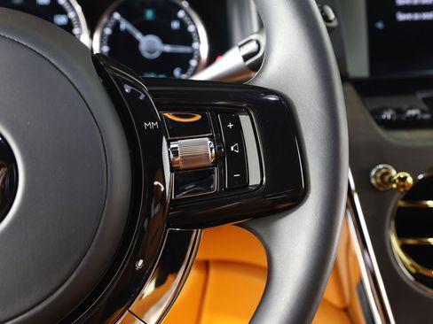 Certified 2022 Rolls-Royce Cullinan w/ Cullinan Package AWD/4WD image 15