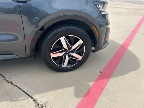 Used 2022 Kia Sorento EX w/ Panoramic Sunroof Package FWD image 16