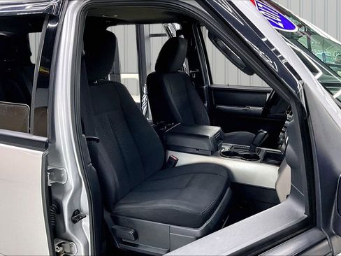 Used 2017 Ford Expedition XLT image 30