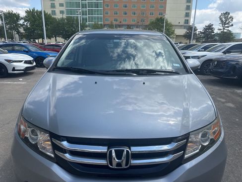 Used 2016 Honda Odyssey SE image 2