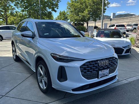 Used 2025 Audi Q5 Premium Plus w/ Premium Plus AWD/4WD image 4