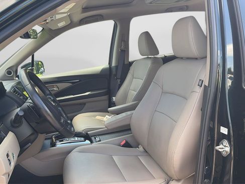 Used 2020 Honda Pilot Touring image 10