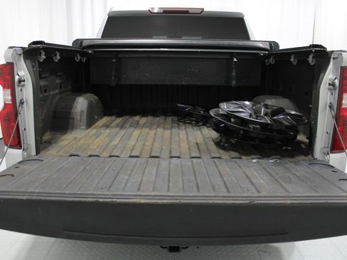 Used 2021 Chevrolet Silverado 1500 LT w/ Z71 Off-Road Package AWD/4WD image 19