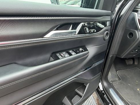 Used 2025 Jeep Grand Wagoneer Series II Obsidian w/ Quick Order Packagew 28T AWD/4WD image 15