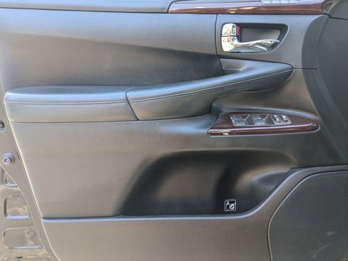 Used 2015 Lexus LX 570 4WD w/ Luxury Package image 10