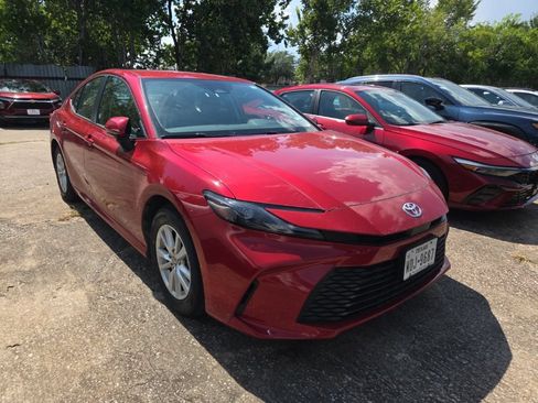 Used 2025 Toyota Camry LE FWD image 6
