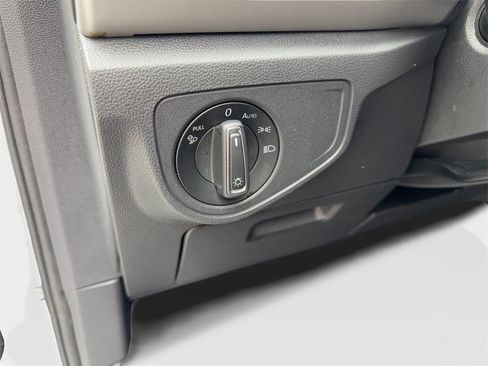 Used 2022 Volkswagen Atlas Cross Sport SE w/ Panoramic Sunroof Package image 53