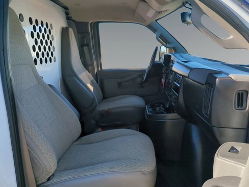 Used 2023 GMC Savana 2500 w/ Driver Convenience Package image 15