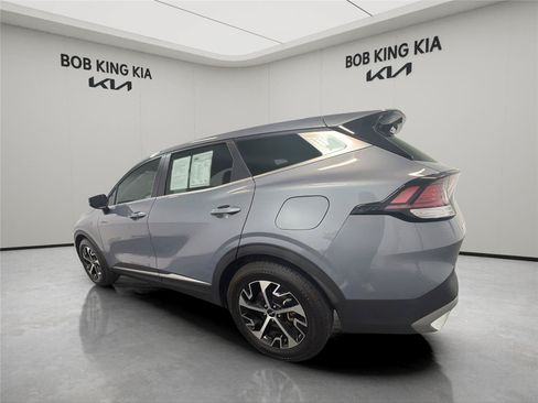 Used 2024 Kia Sportage EX FWD image 3