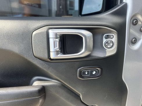 Used 2018 Jeep Wrangler Unlimited Sport S AWD/4WD image 19