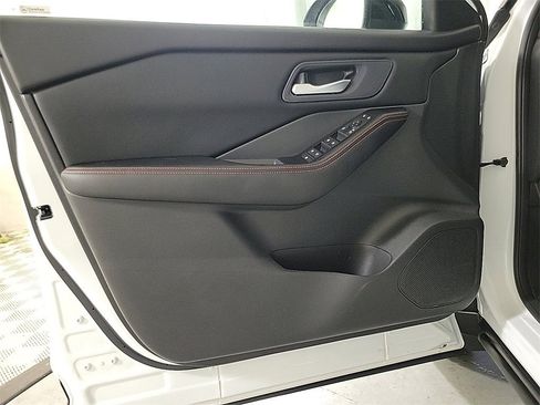 Used 2025 Nissan Rogue SV image 21