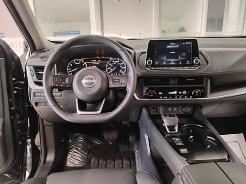 Used 2024 Nissan Rogue SV w/ SV Premium Package FWD image 61