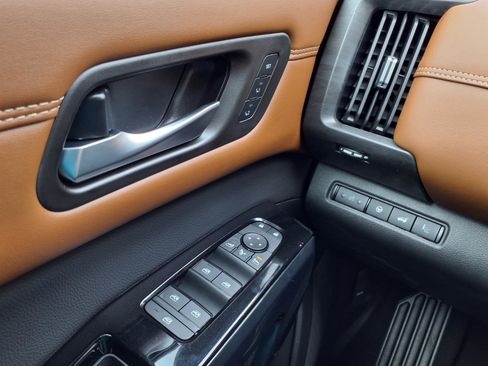 New 2026 Nissan Pathfinder Platinum image 22