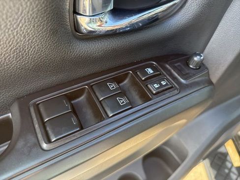Used 2019 Nissan Titan SL w/ Midnight Edition AWD/4WD image 13