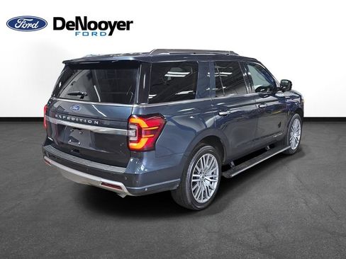 Used 2022 Ford Expedition Platinum AWD/4WD image 7