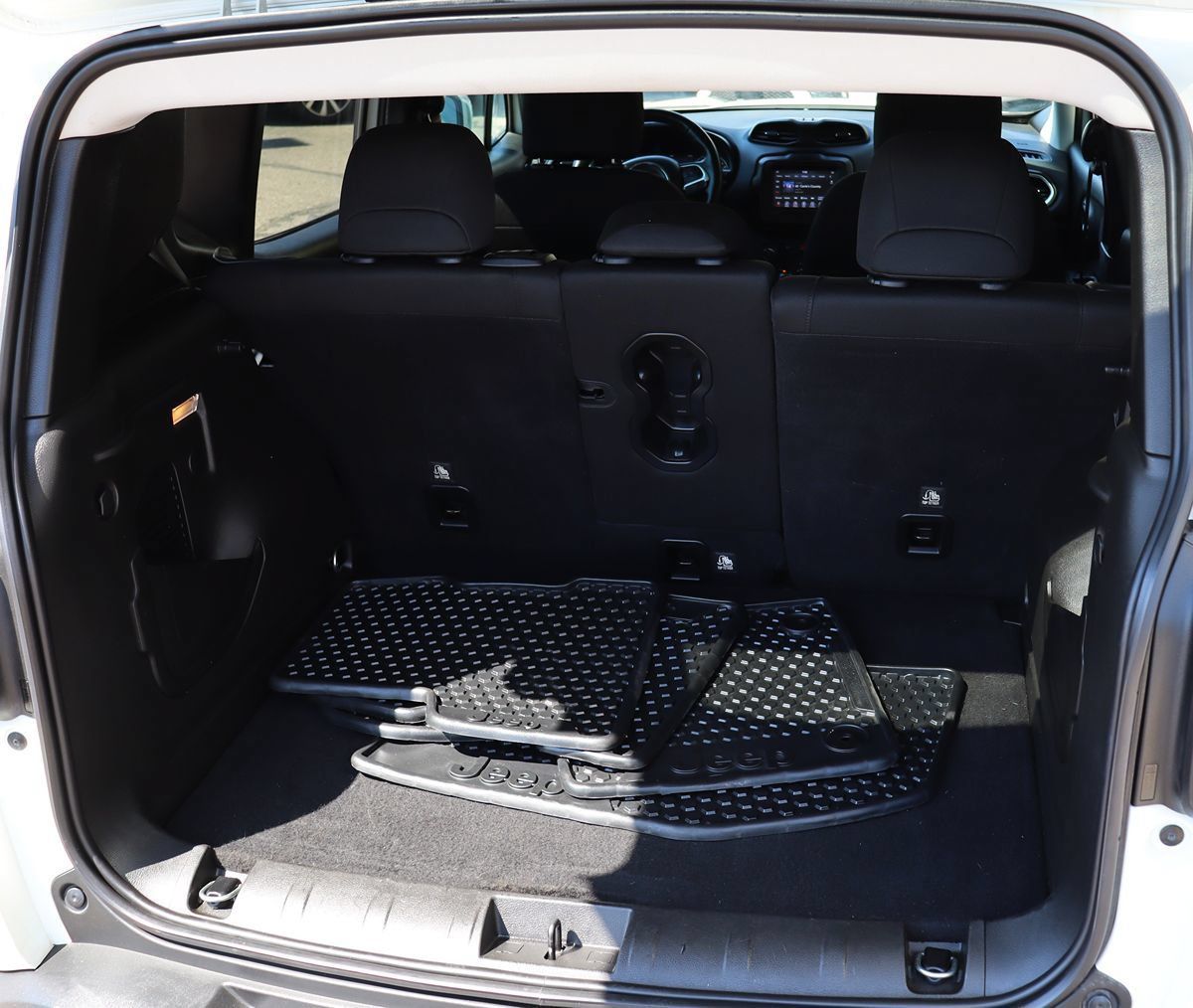 Used 2021 Jeep Renegade Latitude w/ Convenience Group FWD image 24