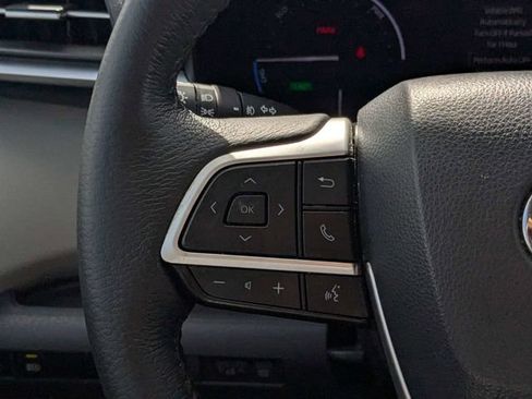 Used 2022 Toyota Sienna XLE FWD image 24