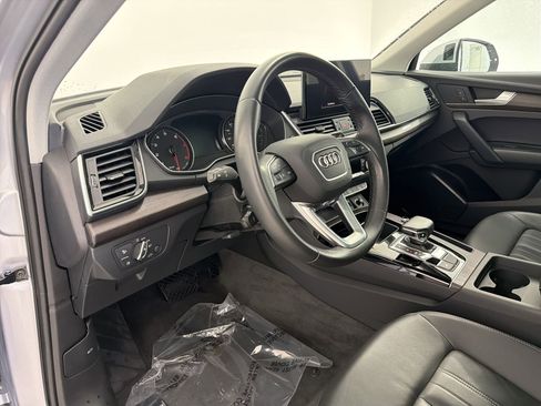 Used 2023 Audi Q5 Premium w/ Convenience Package image 4