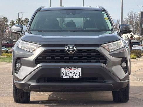 Used 2021 Toyota RAV4 XLE Premium image 11