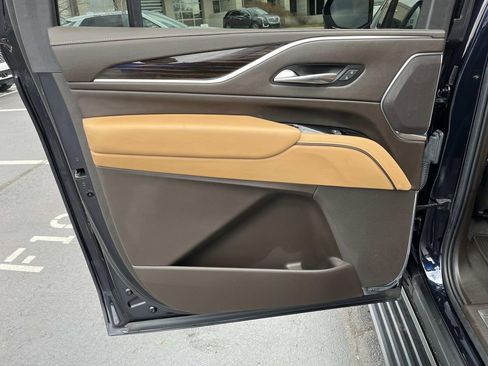 Certified 2022 Cadillac Escalade ESV Sport w/ Touring Package image 18