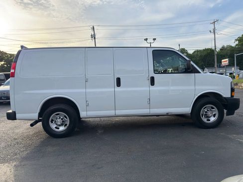 Used 2021 Chevrolet Express 2500 RWD image 8