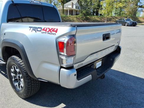 Used 2022 Toyota Tacoma TRD Off-Road w/ Technology Package image 14