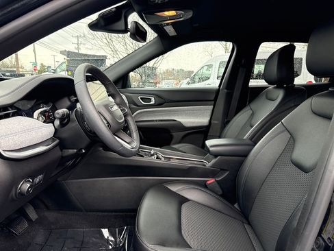 Used 2024 Jeep Compass Latitude w/ Convenience Group image 11