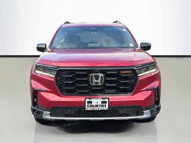 Used 2025 Honda Pilot TrailSport image 2