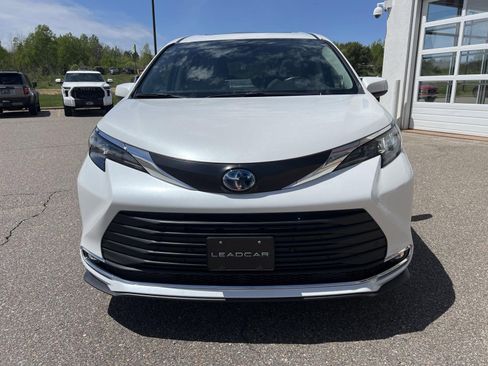 Used 2024 Toyota Sienna XLE w/ XLE Plus Package AWD/4WD image 10