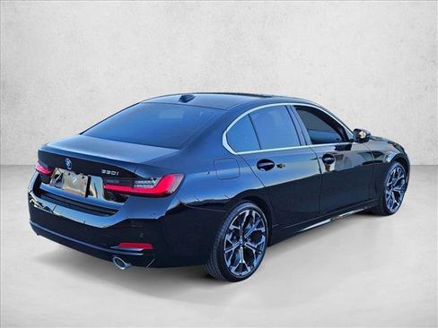 Used 2025 BMW 330i Sedan w/ Premium Package image 5