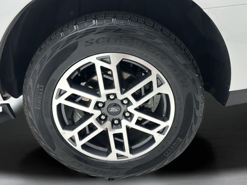 Used 2025 Ford Expedition Active AWD/4WD image 8